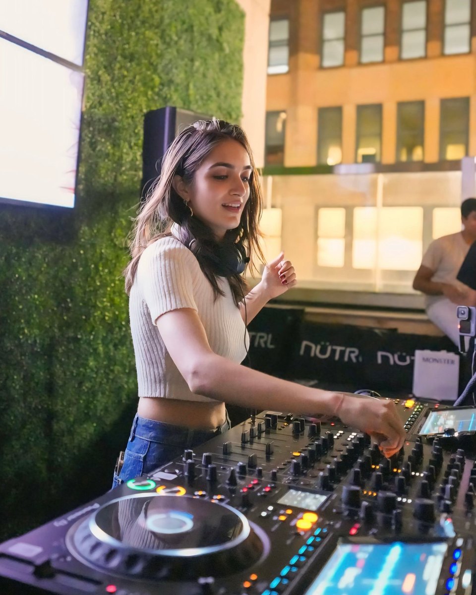Hermina playing at Park Rooftop