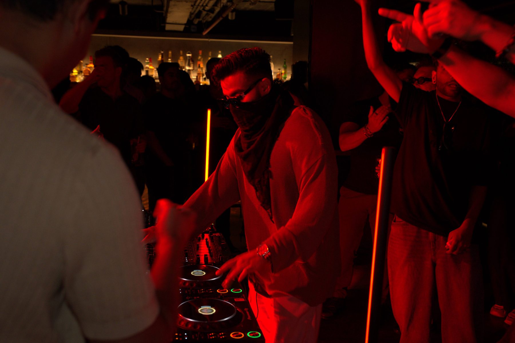 SHNKR playing at 16 Sola with the crowd around him